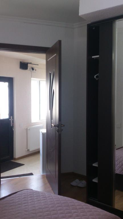 Guest House Madonna Tbilisi Exterior photo