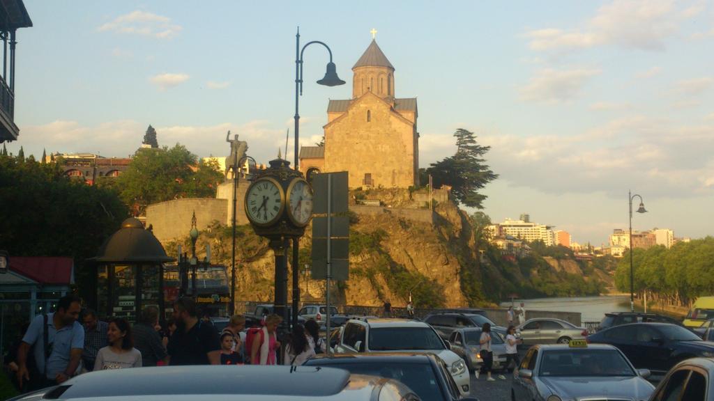 Guest House Madonna Tbilisi Exterior photo