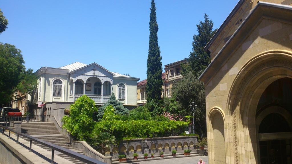 Guest House Madonna Tbilisi Exterior photo