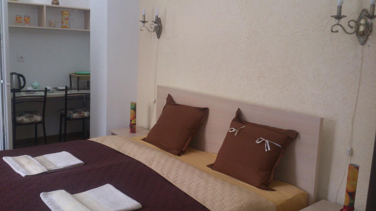 Guest House Madonna Tbilisi Exterior photo