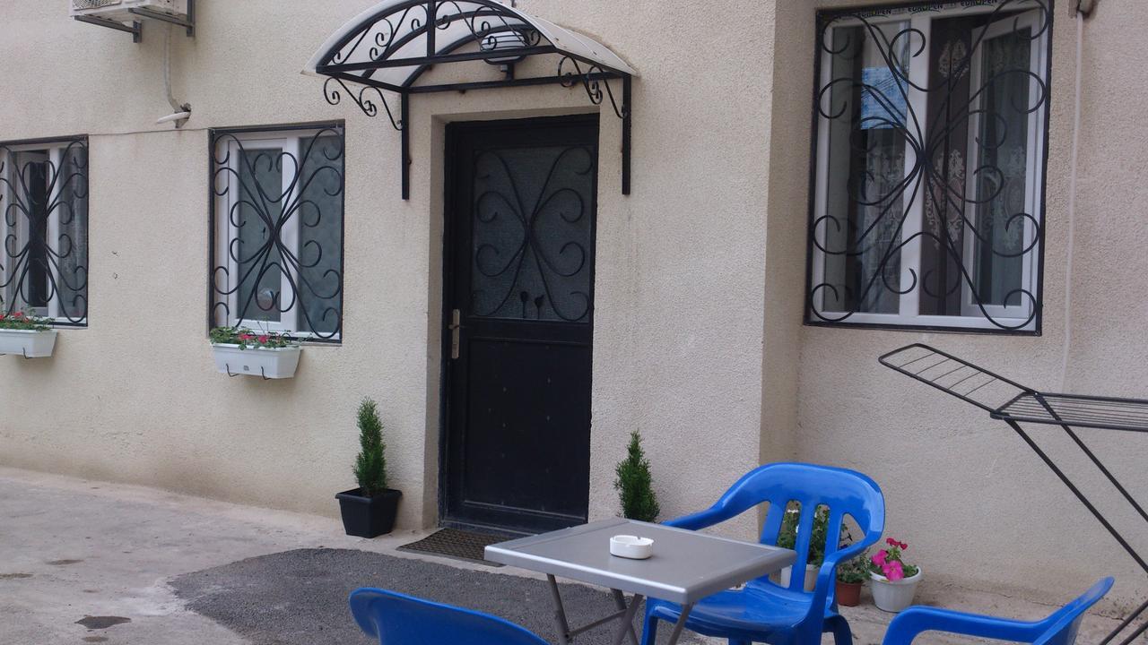 Guest House Madonna Tbilisi Exterior photo
