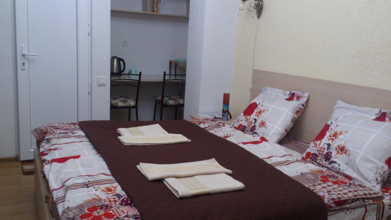 Guest House Madonna Tbilisi Exterior photo