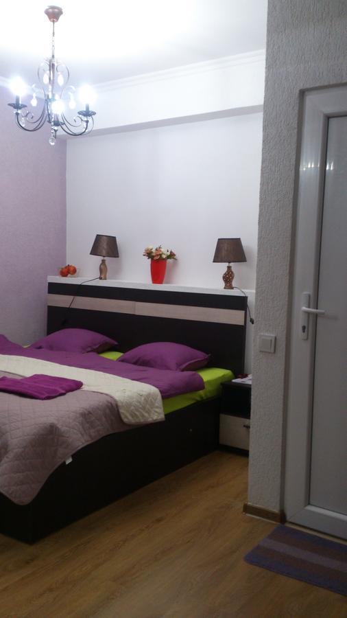 Guest House Madonna Tbilisi Exterior photo