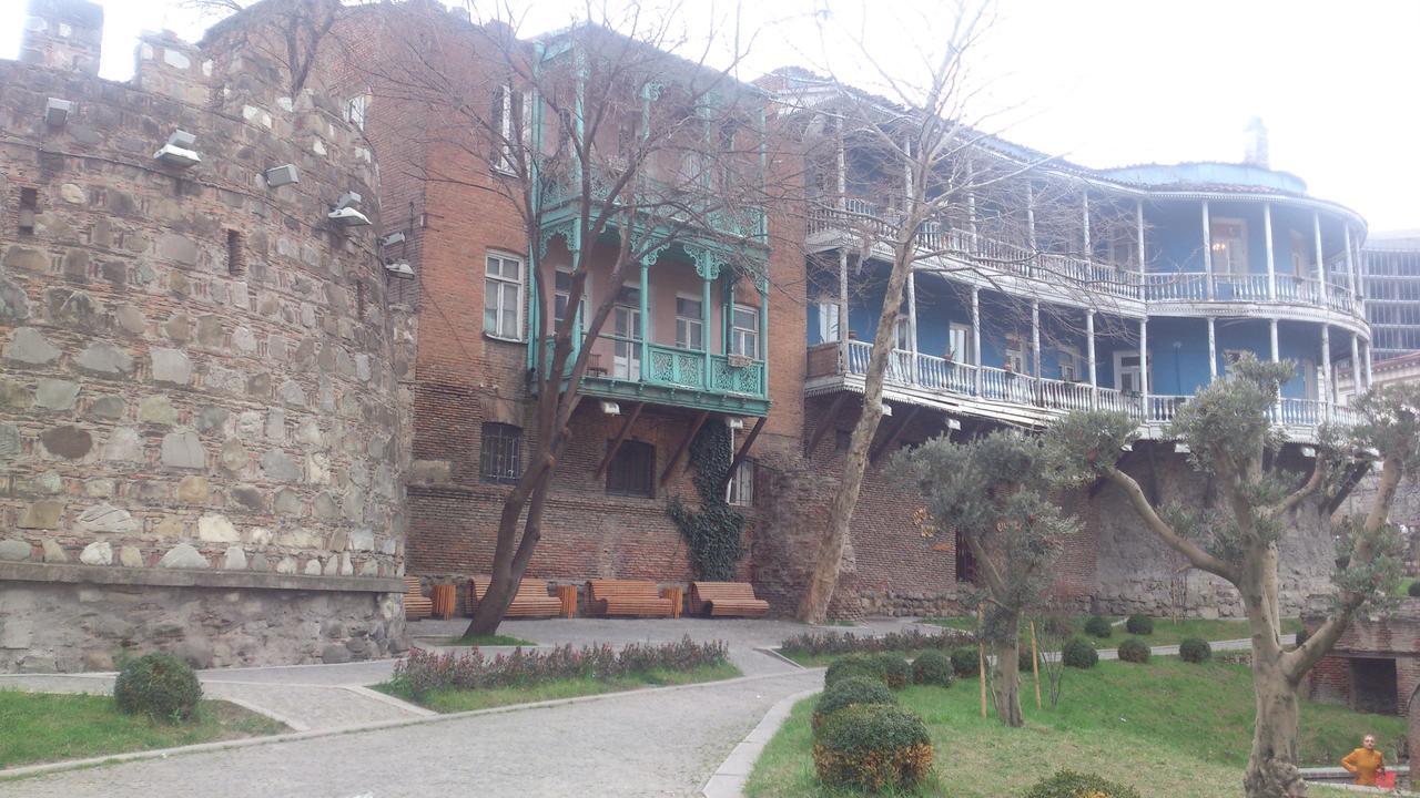 Guest House Madonna Tbilisi Exterior photo