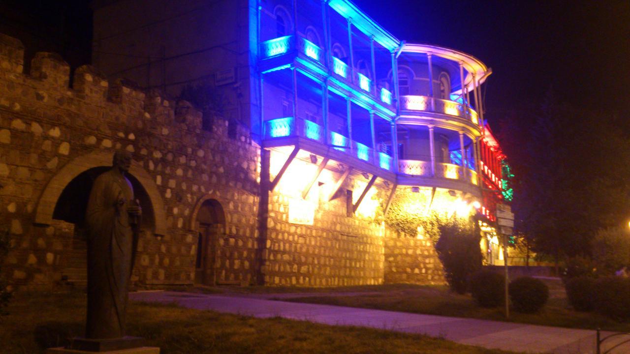 Guest House Madonna Tbilisi Exterior photo