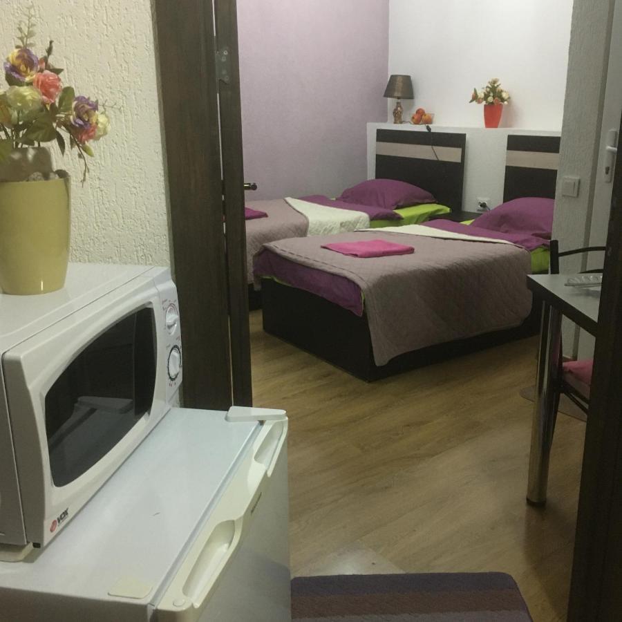 Guest House Madonna Tbilisi Exterior photo